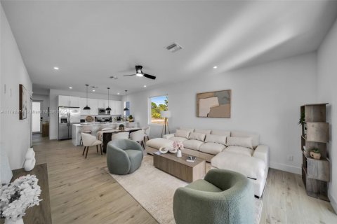 Casa en venta en Lehigh Acres, Florida, 3 dormitorios, 123.1 m2 № 1699614 - foto 12