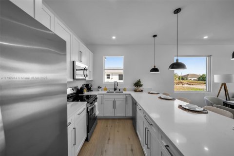 Casa en venta en Lehigh Acres, Florida, 3 dormitorios, 123.1 m2 № 1699614 - foto 7