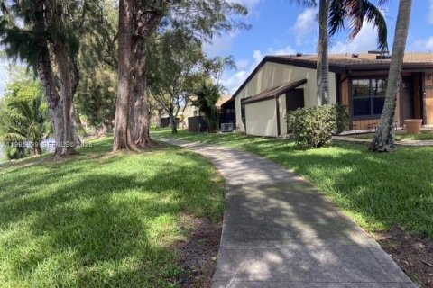 Casa en alquiler en Pembroke Pines, Florida, 2 dormitorios, 111.11 m2 № 2058622 - foto 17