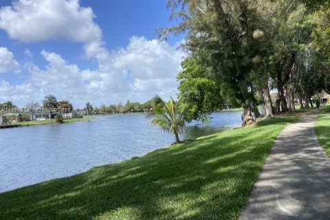 Casa en alquiler en Pembroke Pines, Florida, 2 dormitorios, 111.11 m2 № 2058622 - foto 18