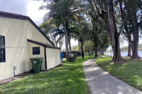 Casa en alquiler en Pembroke Pines, Florida, 2 dormitorios, 111.11 m2 № 2058622 - foto 16