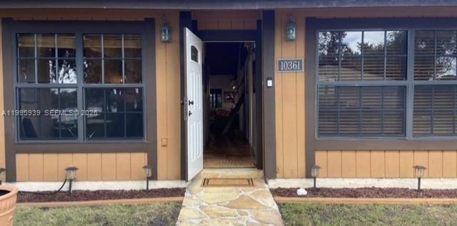 Casa en Pembroke Pines, Florida 2 dormitorios, 111.11 m2 № 2058622