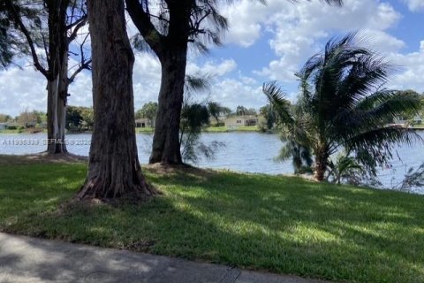 Casa en alquiler en Pembroke Pines, Florida, 2 dormitorios, 111.11 m2 № 2058622 - foto 19