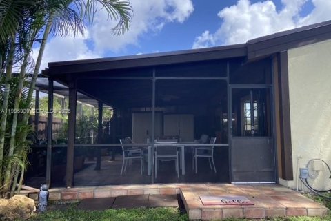 Casa en alquiler en Pembroke Pines, Florida, 2 dormitorios, 111.11 m2 № 2058622 - foto 15