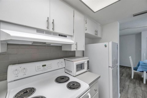 Condo in Clearwater, Florida, 1 bedroom  № 1565128 - photo 5