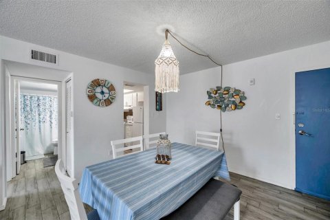 Condo in Clearwater, Florida, 1 bedroom  № 1565128 - photo 13