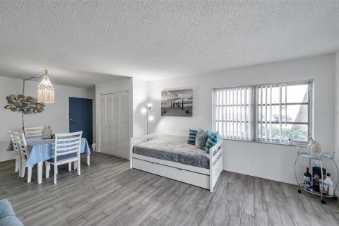 Condo in Clearwater, Florida, 1 bedroom  № 1565128 - photo 10