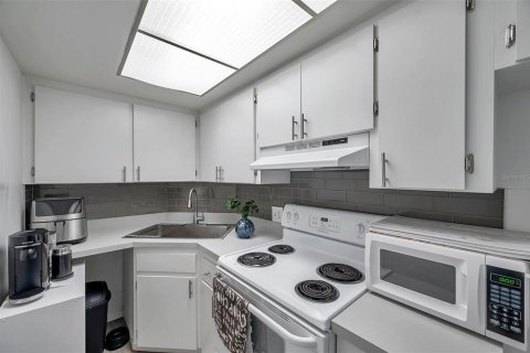 Condo in Clearwater, Florida, 1 bedroom  № 1565128 - photo 3