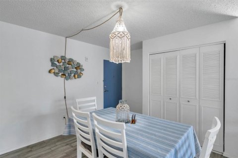 Condo in Clearwater, Florida, 1 bedroom  № 1565128 - photo 11