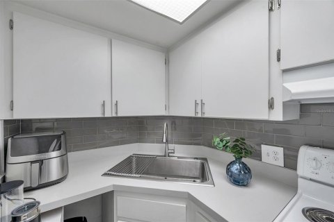 Condo in Clearwater, Florida, 1 bedroom  № 1565128 - photo 4