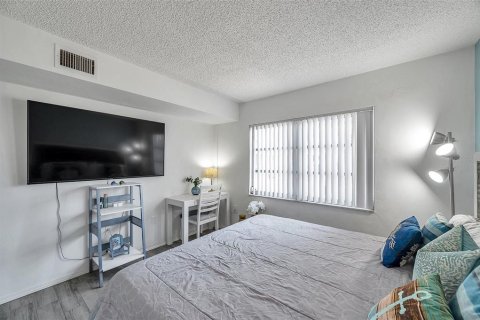 Condo in Clearwater, Florida, 1 bedroom  № 1565128 - photo 18