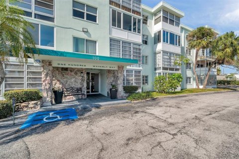 Condo in Clearwater, Florida, 1 bedroom  № 1565128 - photo 1