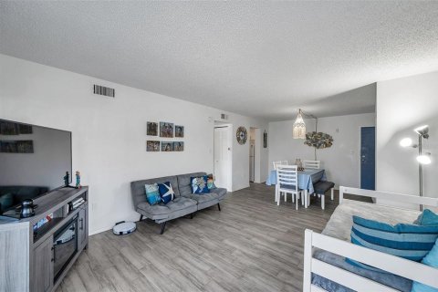 Condo in Clearwater, Florida, 1 bedroom  № 1565128 - photo 9