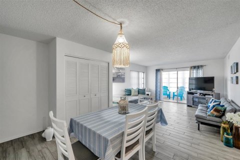 Condo in Clearwater, Florida, 1 bedroom  № 1565128 - photo 12