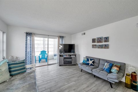 Condo in Clearwater, Florida, 1 bedroom  № 1565128 - photo 8