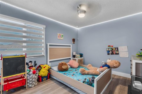 House in Hialeah, Florida 4 bedrooms, 210.52 sq.m. № 2031122 - photo 29