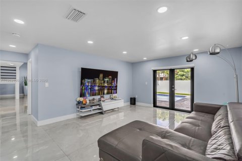 House in Hialeah, Florida 4 bedrooms, 210.52 sq.m. № 2031122 - photo 16