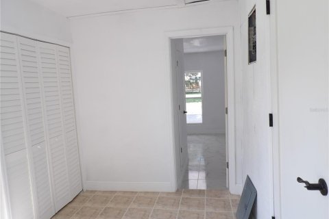 House in Zephyrhills, Florida 5 bedrooms, 210.33 sq.m. № 1900078 - photo 29
