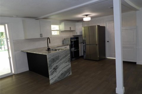 House in Zephyrhills, Florida 5 bedrooms, 210.33 sq.m. № 1900078 - photo 20