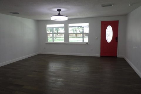 House in Zephyrhills, Florida 5 bedrooms, 210.33 sq.m. № 1900078 - photo 15