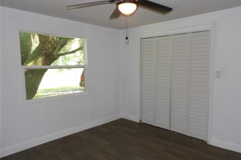 House in Zephyrhills, Florida 5 bedrooms, 210.33 sq.m. № 1900078 - photo 27