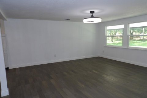 House in Zephyrhills, Florida 5 bedrooms, 210.33 sq.m. № 1900078 - photo 23
