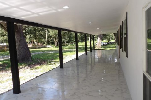 House in Zephyrhills, Florida 5 bedrooms, 210.33 sq.m. № 1900078 - photo 12