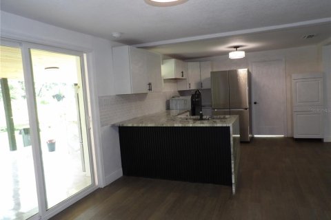 House in Zephyrhills, Florida 5 bedrooms, 210.33 sq.m. № 1900078 - photo 21