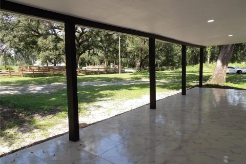 House in Zephyrhills, Florida 5 bedrooms, 210.33 sq.m. № 1900078 - photo 13