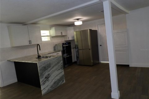 House in Zephyrhills, Florida 5 bedrooms, 210.33 sq.m. № 1900078 - photo 22