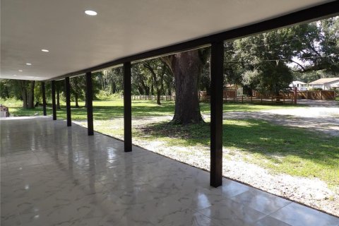 House in Zephyrhills, Florida 5 bedrooms, 210.33 sq.m. № 1900078 - photo 11