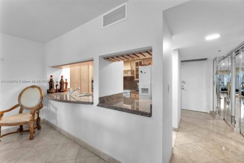 Condo in Miami, Florida, 3 bedrooms  № 1860096 - photo 8