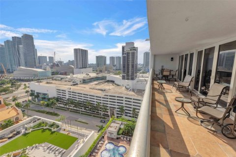 Condo in Miami, Florida, 3 bedrooms  № 1860096 - photo 21