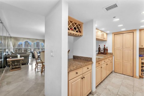 Condo in Miami, Florida, 3 bedrooms  № 1860096 - photo 10