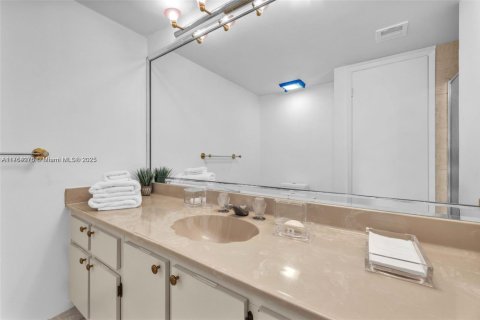 Condo in Miami, Florida, 3 bedrooms  № 1860096 - photo 19