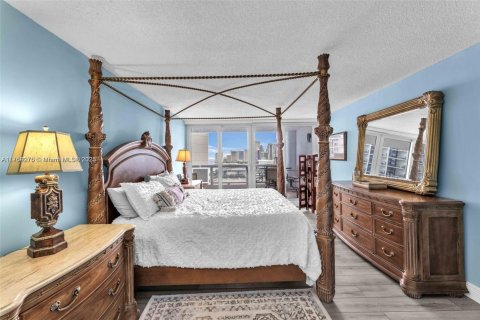 Condo in Miami, Florida, 3 bedrooms  № 1860096 - photo 13