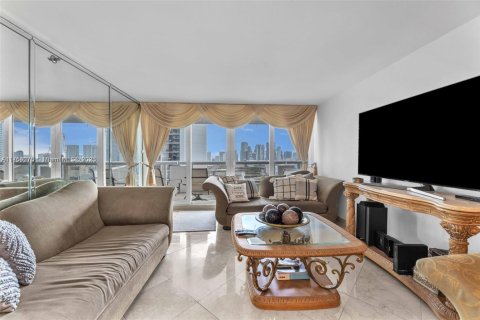Condo in Miami, Florida, 3 bedrooms  № 1860096 - photo 5