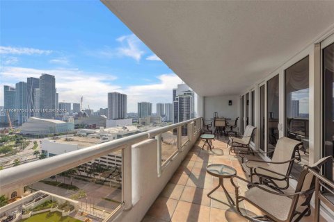 Condo in Miami, Florida, 3 bedrooms  № 1860096 - photo 20