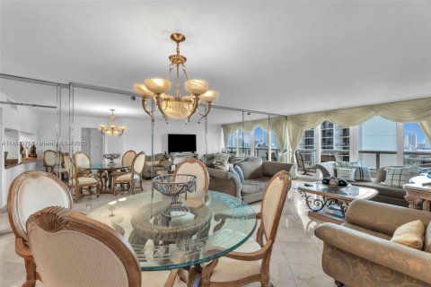 Condo in Miami, Florida, 3 bedrooms  № 1860096 - photo 4