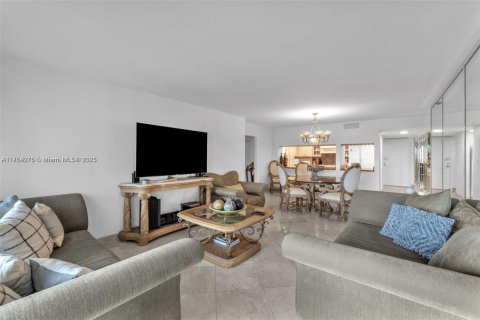 Condo in Miami, Florida, 3 bedrooms  № 1860096 - photo 6