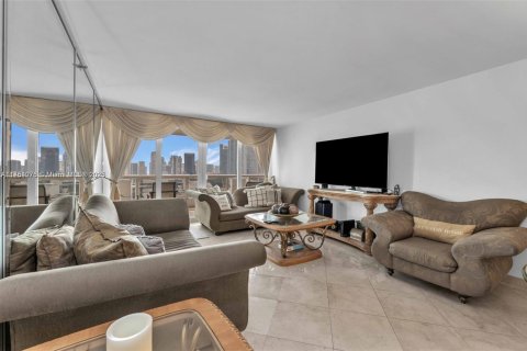 Condo in Miami, Florida, 3 bedrooms  № 1860096 - photo 7