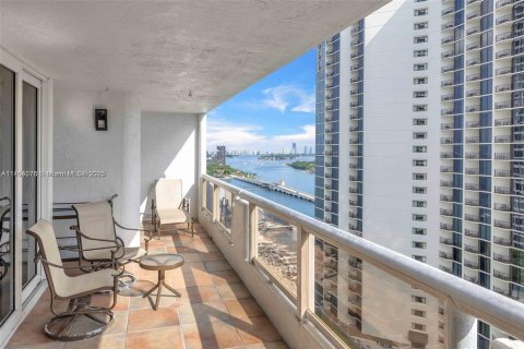 Condo in Miami, Florida, 3 bedrooms  № 1860096 - photo 24