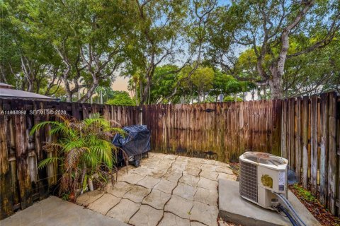 House in Miami, Florida 2 bedrooms, 88.26 sq.m. № 2000881 - photo 26