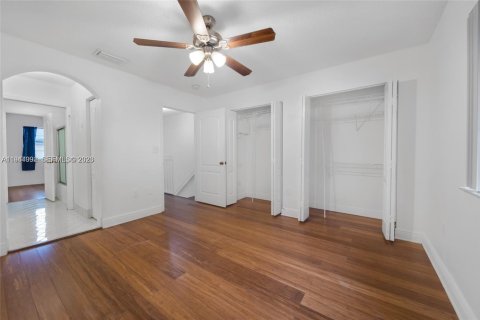 House in Miami, Florida 2 bedrooms, 88.26 sq.m. № 2000881 - photo 19