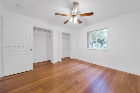 House in Miami, Florida 2 bedrooms, 88.26 sq.m. № 2000881 - photo 18