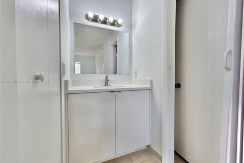 Condominio en alquiler en Pembroke Pines, Florida, 2 dormitorios, 81.85 m2 № 1976052 - foto 24