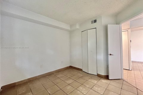 Condominio en alquiler en Pembroke Pines, Florida, 2 dormitorios, 81.85 m2 № 1976052 - foto 11