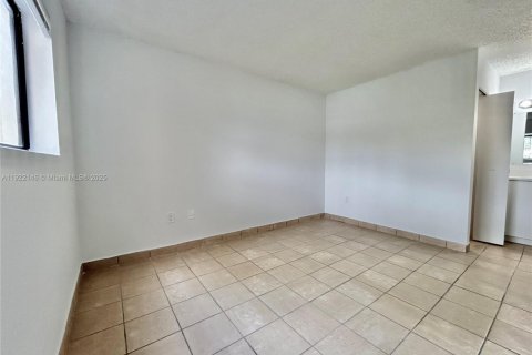 Condominio en alquiler en Pembroke Pines, Florida, 2 dormitorios, 81.85 m2 № 1976052 - foto 21