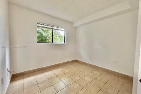 Condominio en alquiler en Pembroke Pines, Florida, 2 dormitorios, 81.85 m2 № 1976052 - foto 12