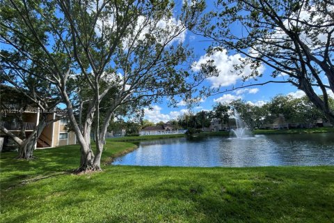 Condominio en alquiler en Pembroke Pines, Florida, 2 dormitorios, 81.85 m2 № 1976052 - foto 27